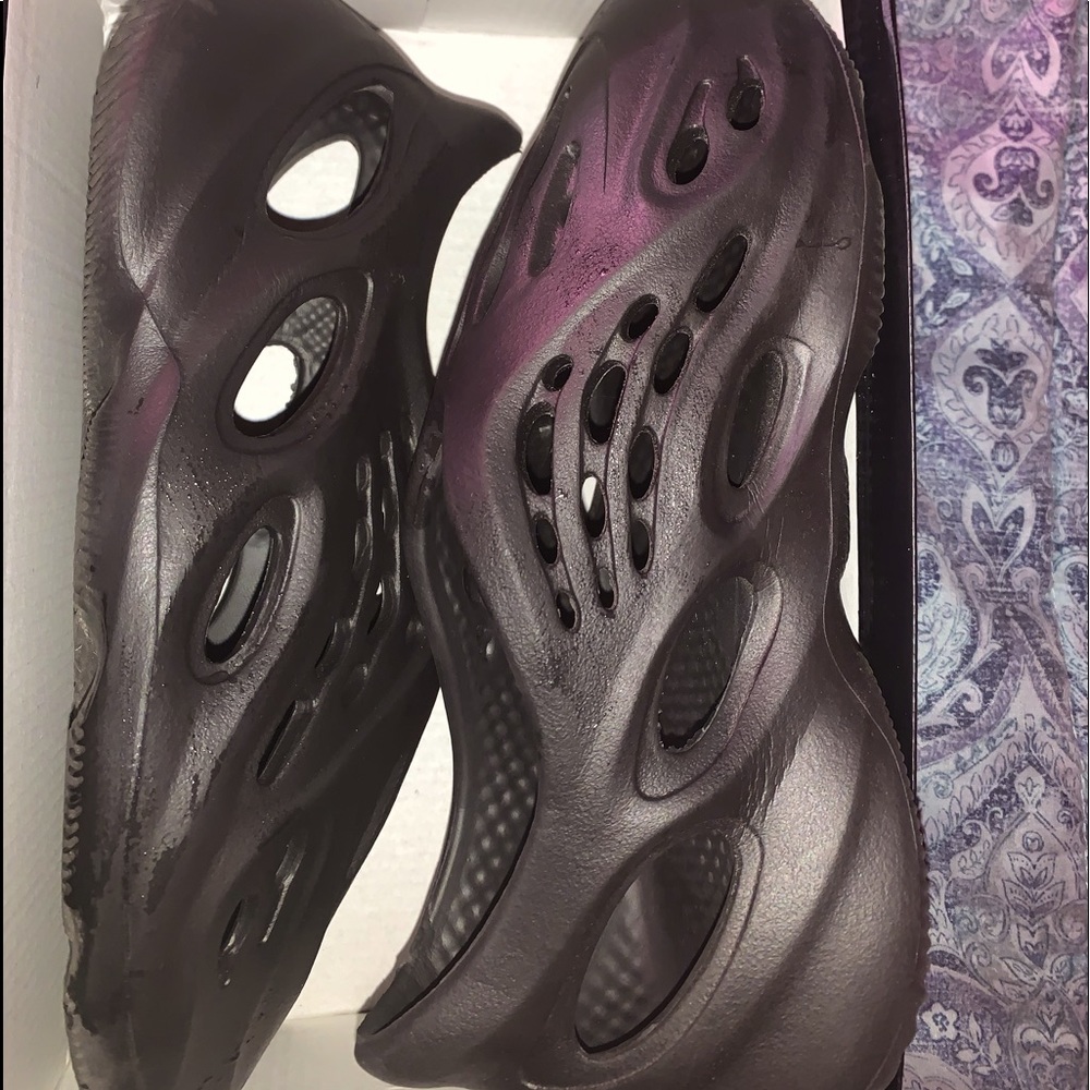 yeezy foam runner dupe. size us 10 UK 8 worn twice very comfy and stylish !